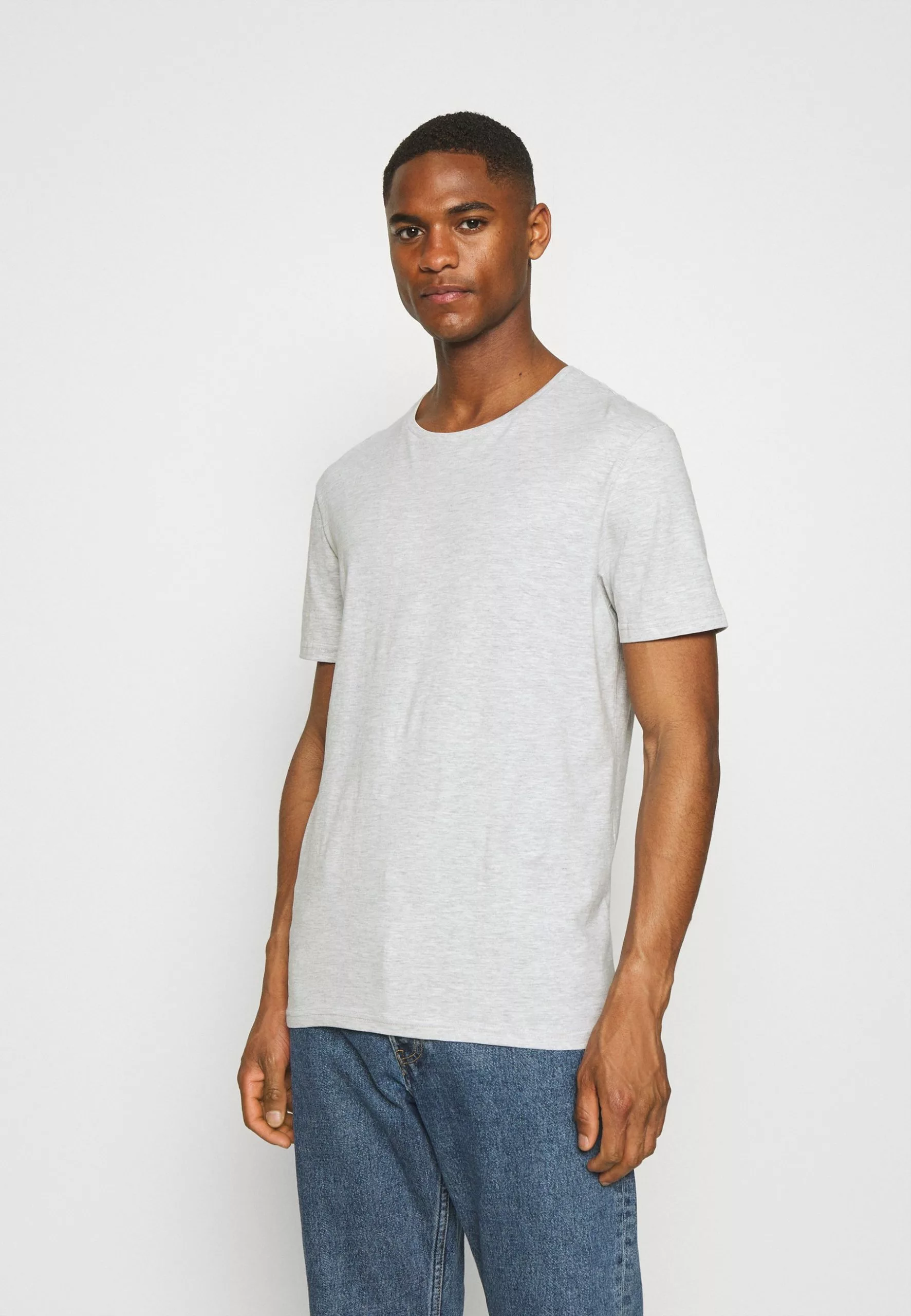 Pier One 5 Pack - Basic T-Shirt - Black/White/Light Grey 2 Pier One 5 Pack - Basic T-Shirt - Black/White/Light Grey - Image 2