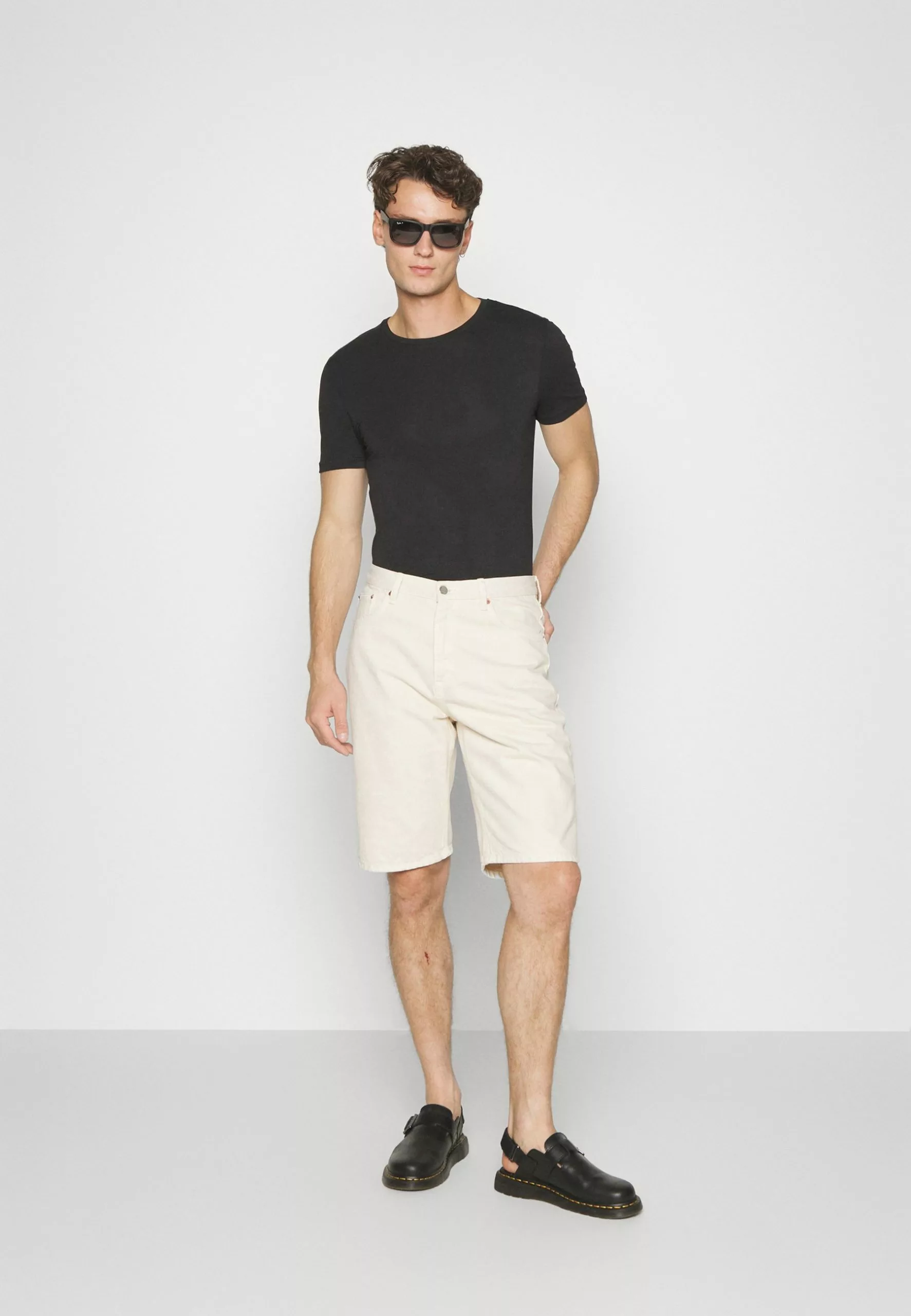 Pier One 3 Pack Muscle Fit- Basic T-Shirt - Black 1 Pier One 3 Pack Muscle Fit- Basic T-Shirt - Black