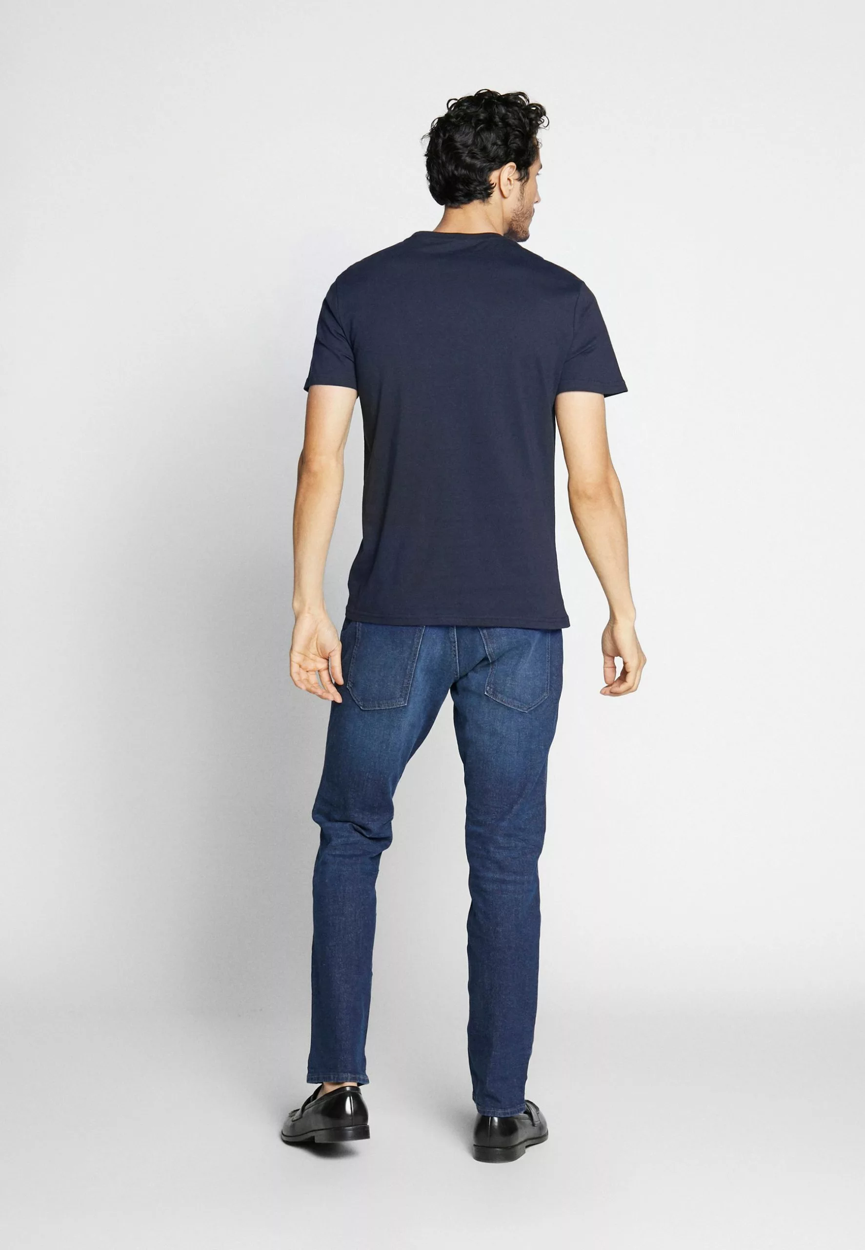 Pier One 4 Pack - Basic T-Shirt - Black/White/Blue 3 Pier One 4 Pack - Basic T-Shirt - Black/White/Blue - Image 3