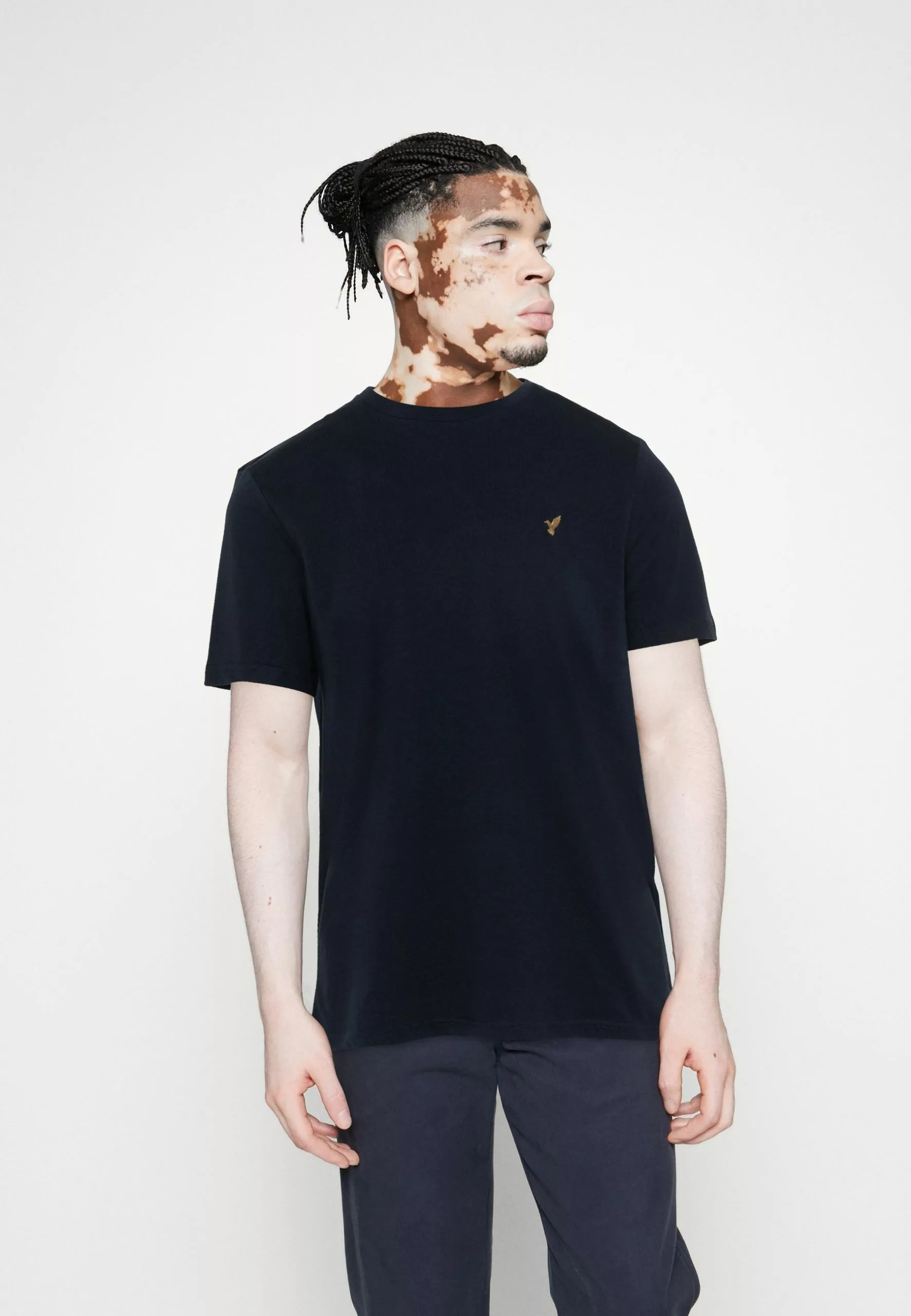 Pier One 3 Pack - Basic T-Shirt - White/Dark Blue/Blue 4 Pier One 3 Pack - Basic T-Shirt - White/Dark Blue/Blue - Image 4