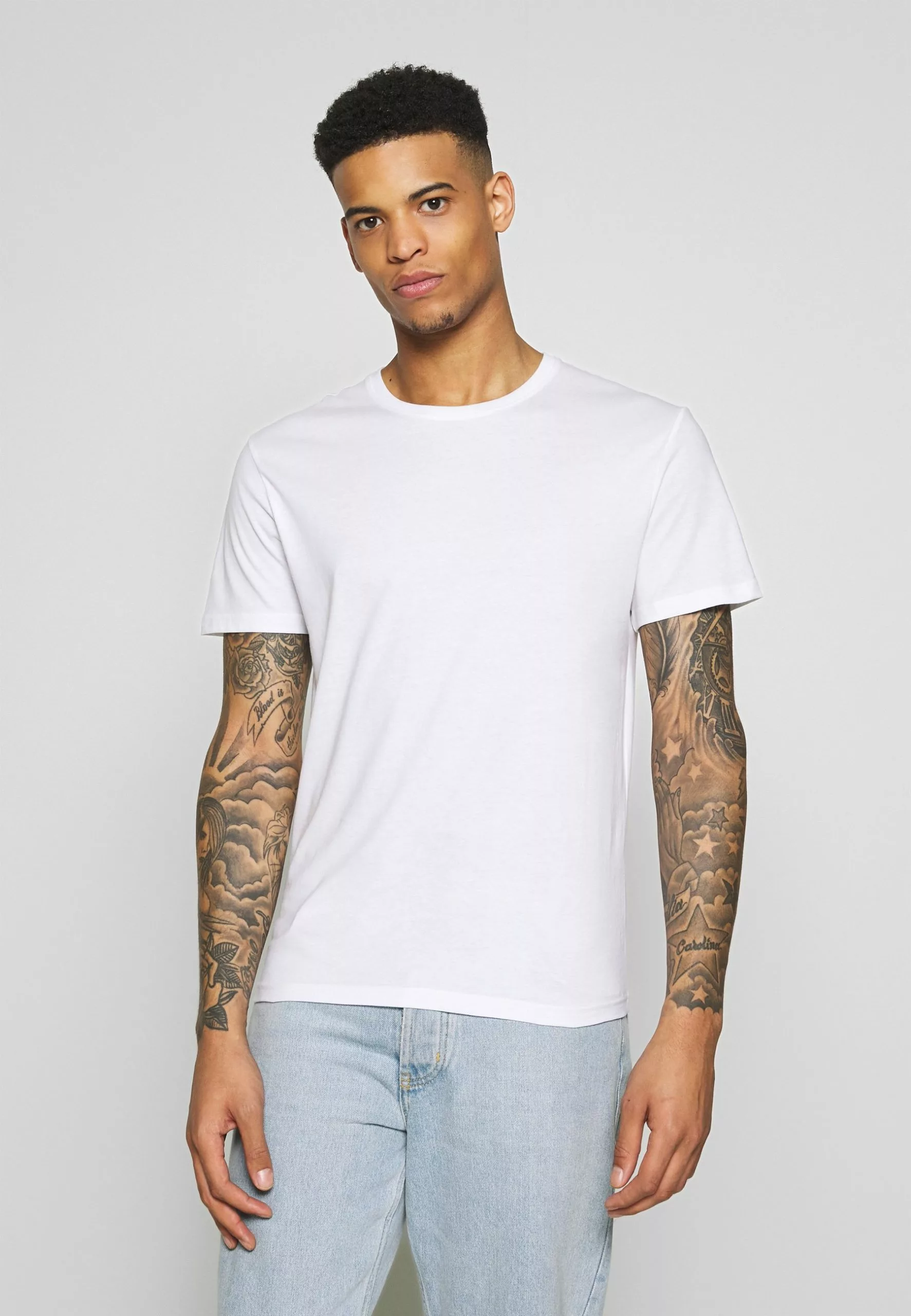 Pier One 3 Pack - Basic T-Shirt -Black/ White 3 Pier One 3 Pack - Basic T-Shirt -Black/ White - Image 3