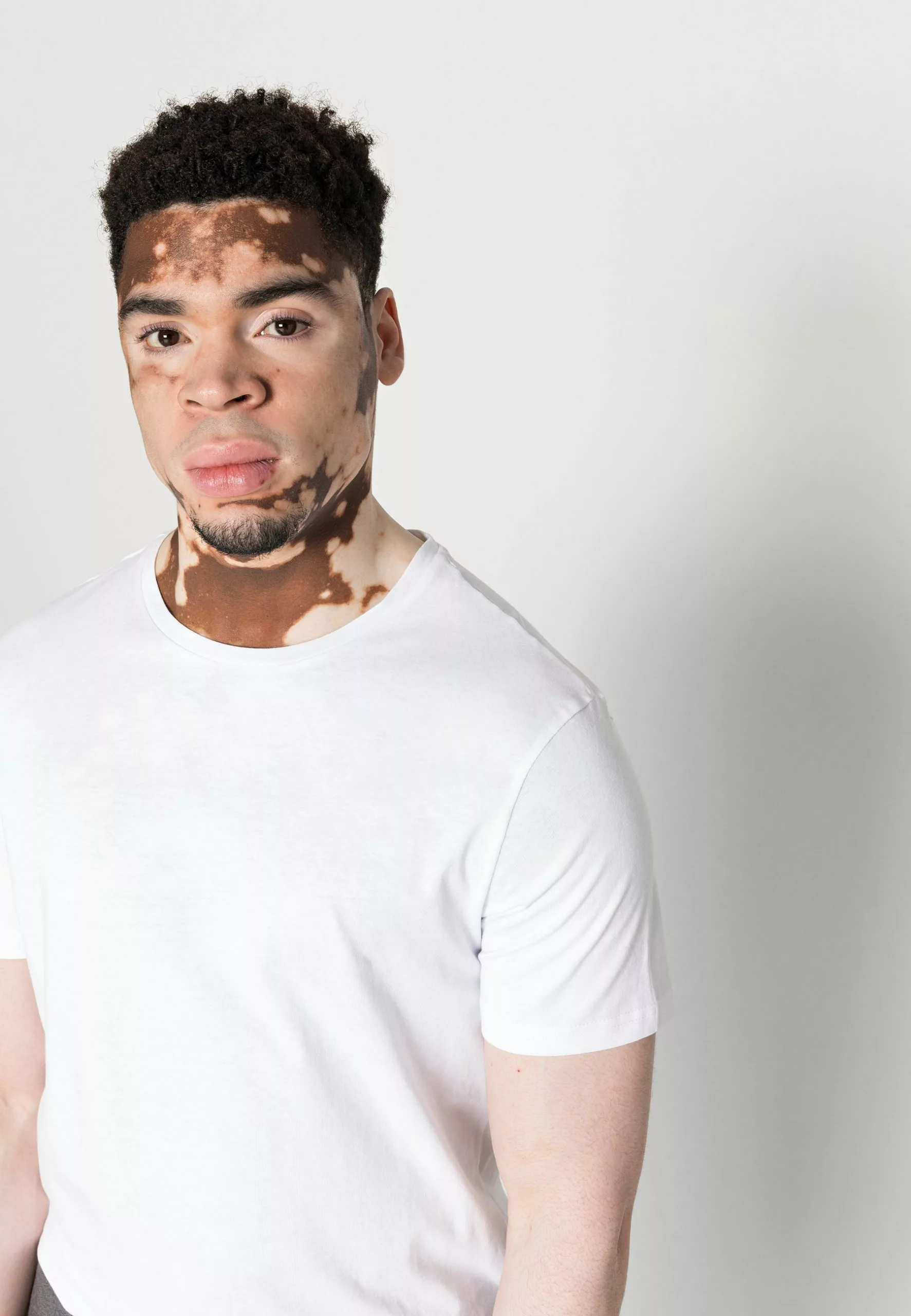 Pier One 10 Pack - Basic T-Shirt - White/Black 6 Pier One 10 Pack - Basic T-Shirt - White/Black - Image 6