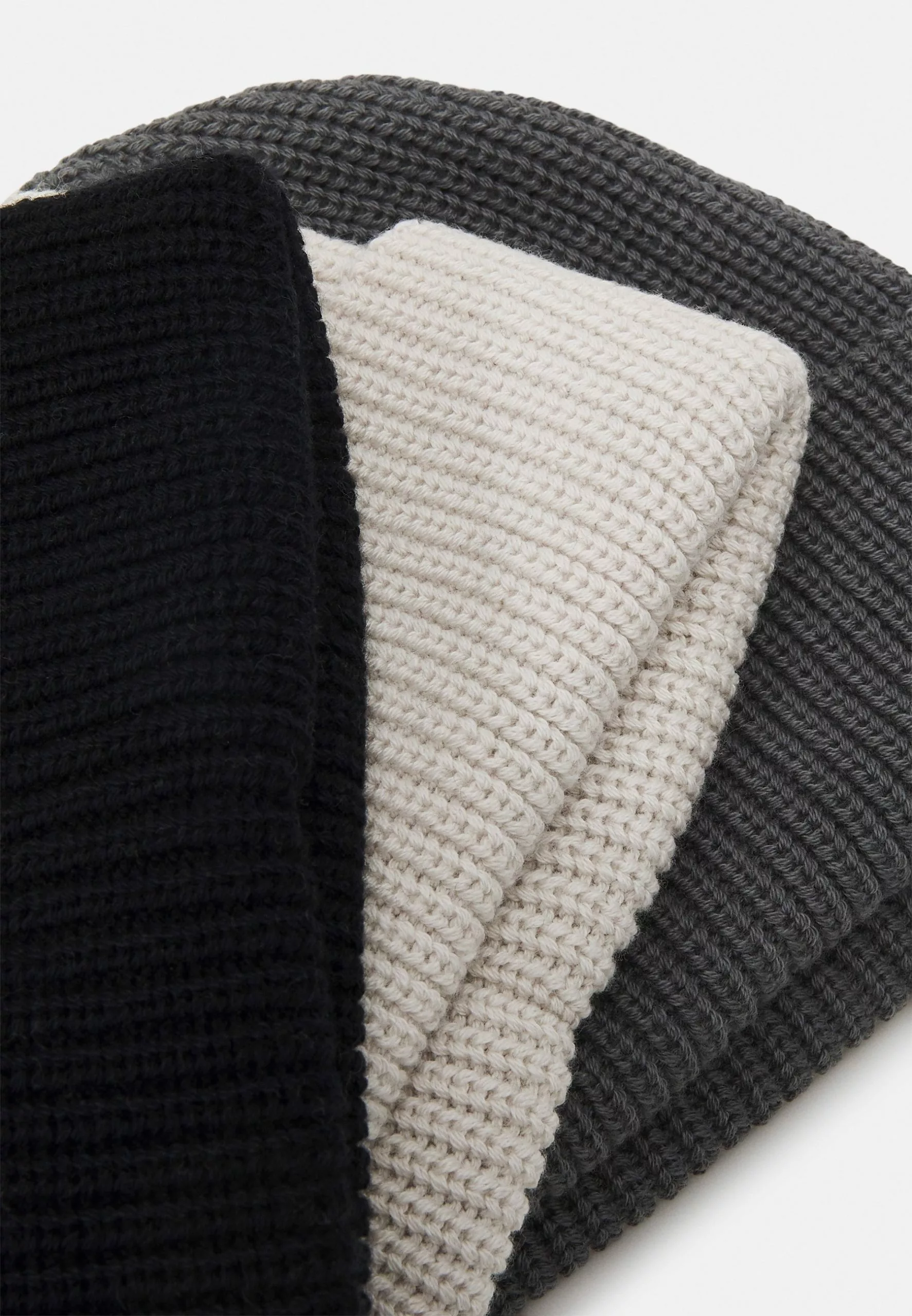 Pier One Unisex 3 Pack - Beanie - Black/Dark Grey/Off-White/ 4 Pier One Unisex 3 Pack - Beanie - Black/Dark Grey/Off-White/ - Image 4