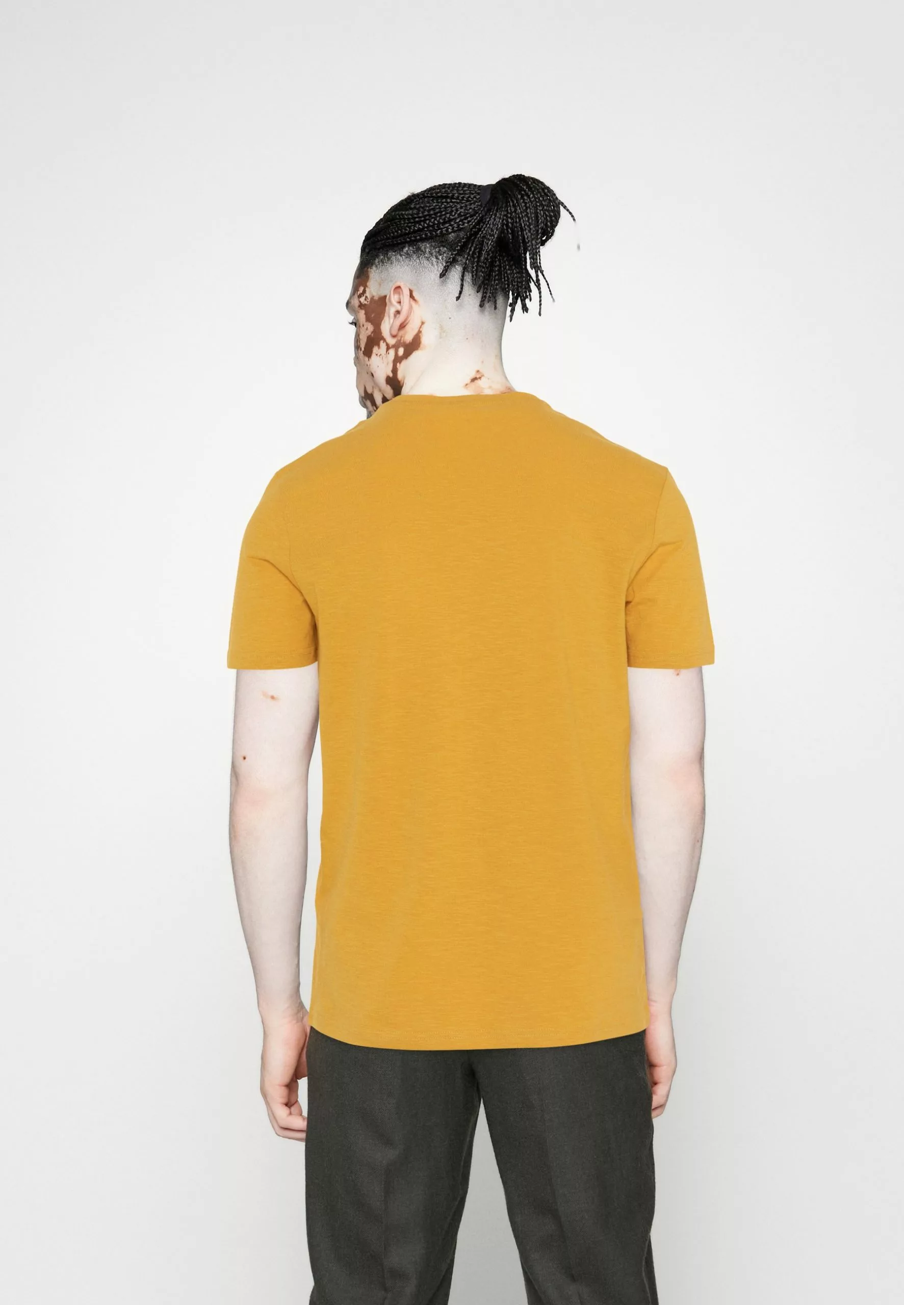 Pier One 7 Pack - Basic T-Shirt - White/Yellow/Lilac 3 Pier One 7 Pack - Basic T-Shirt - White/Yellow/Lilac - Image 3