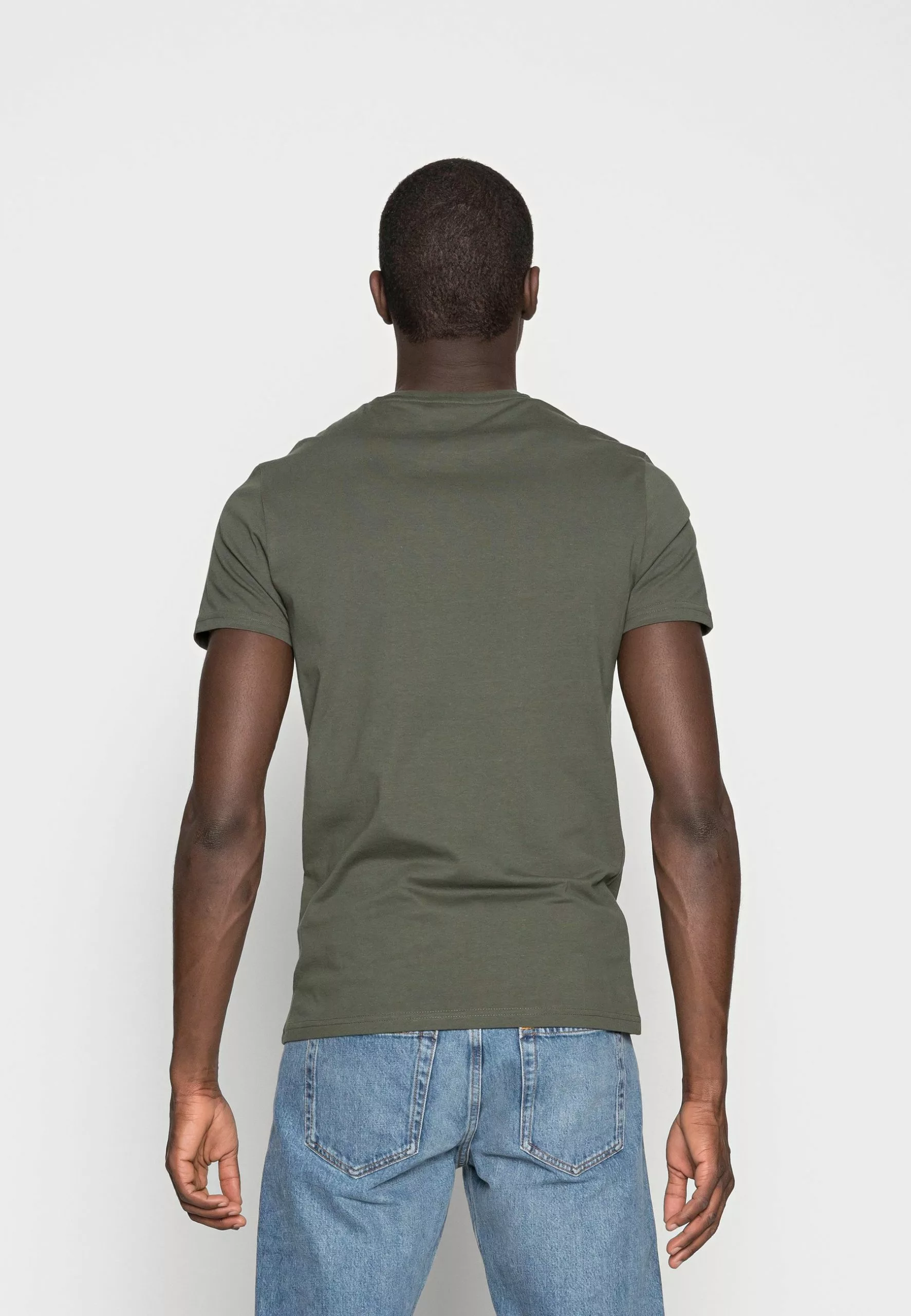 Pier One 3 Pack - Basic T-Shirt - Black/Grey/Green 3 Pier One 3 Pack - Basic T-Shirt - Black/Grey/Green - Image 3