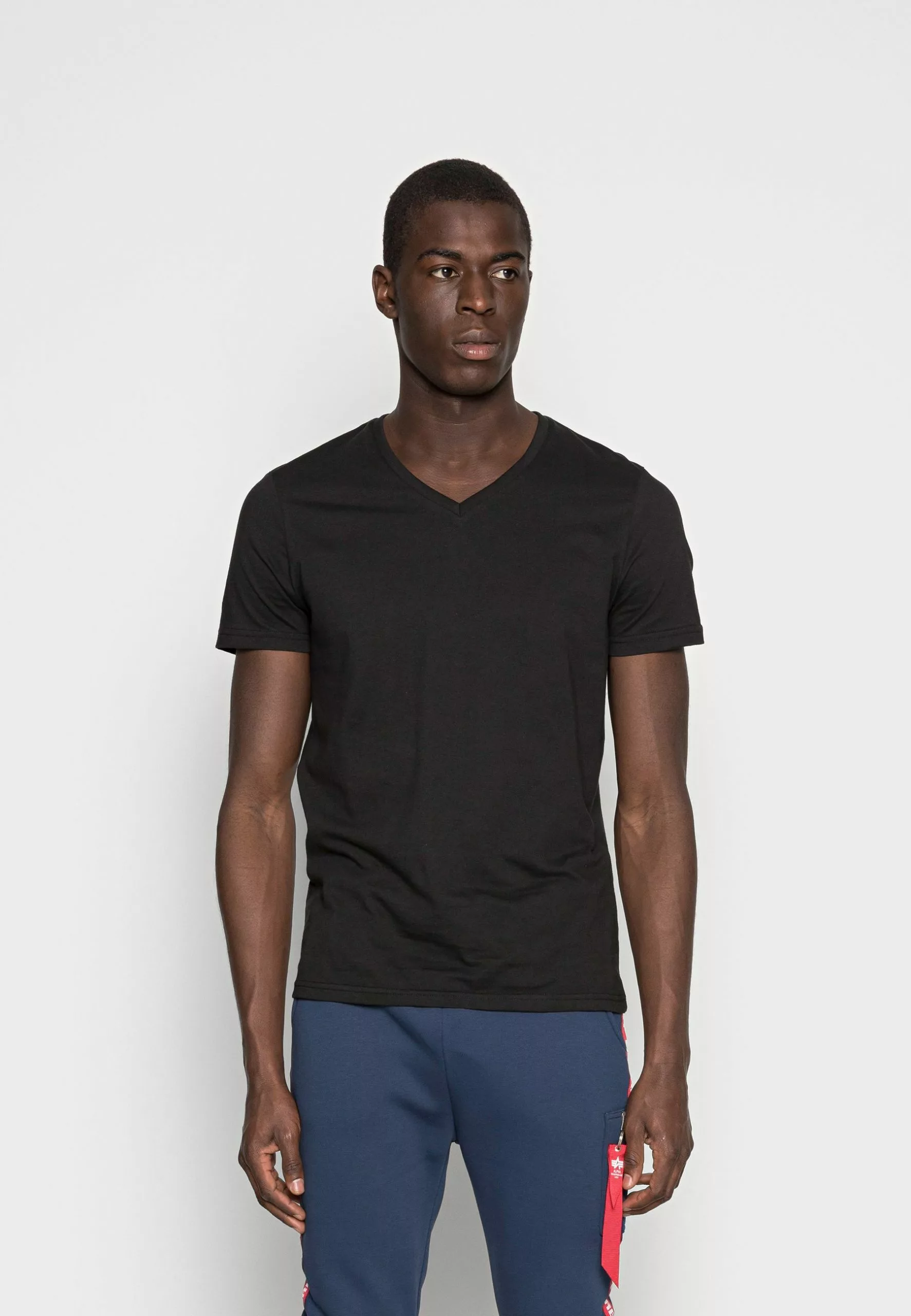 Pier One 3 Pack- Basic T-Shirt - Black 2 Pier One 3 Pack- Basic T-Shirt - Black - Image 2