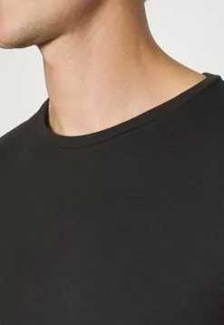 Pier One 3 Pack Muscle Fit- Basic T-Shirt - Black 9 Pier One 3 Pack Muscle Fit- Basic T-Shirt - Black -Pier One Shop 4bb67ef78ddb494cb68f3fbd13ed6a54