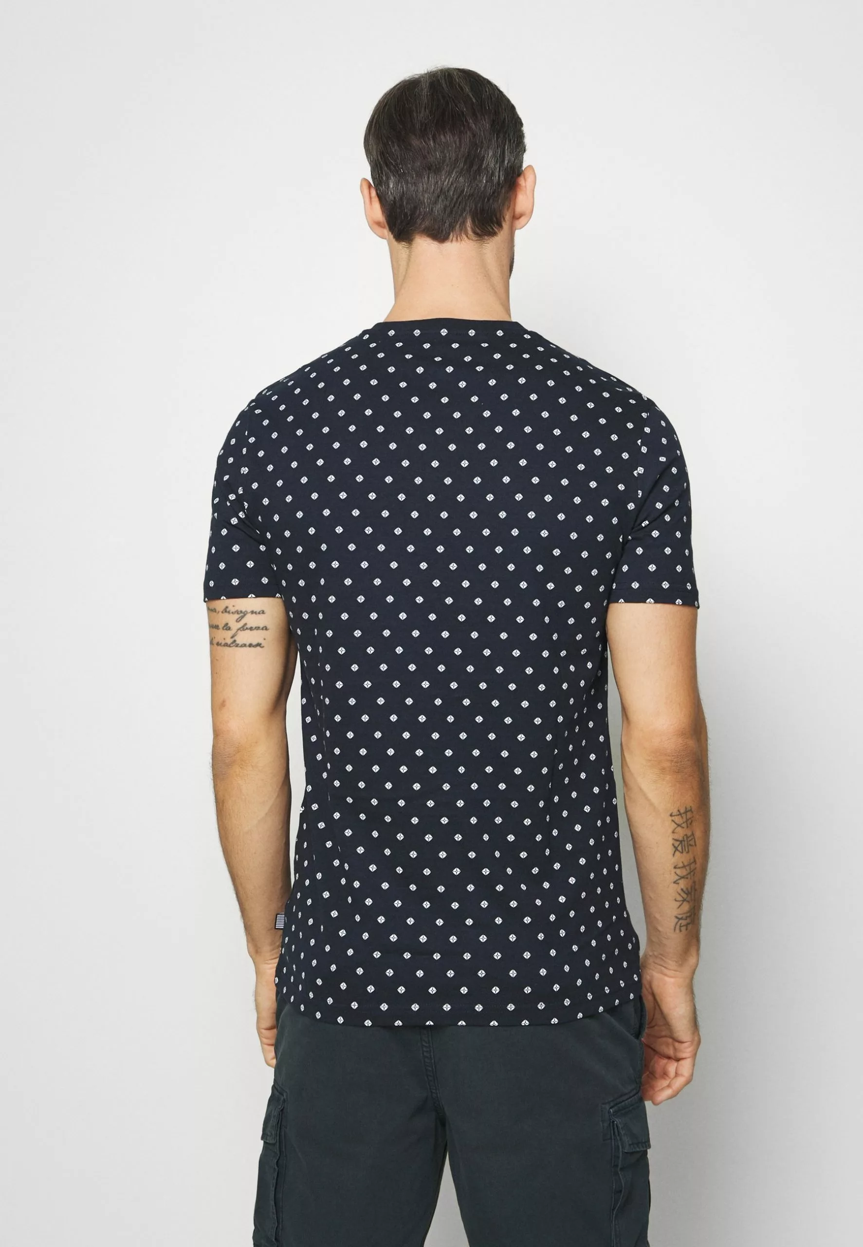 Pier One 3 Pack - Print T-Shirt - White/Dark Blue/Red 4 Pier One 3 Pack - Print T-Shirt - White/Dark Blue/Red - Image 4