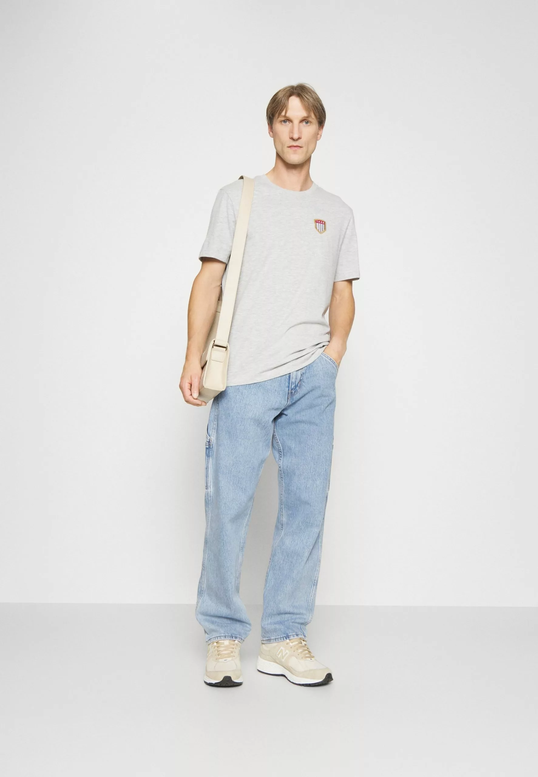 Pier One Print T-Shirt - Light Grey 2 Pier One Print T-Shirt - Light Grey - Image 2