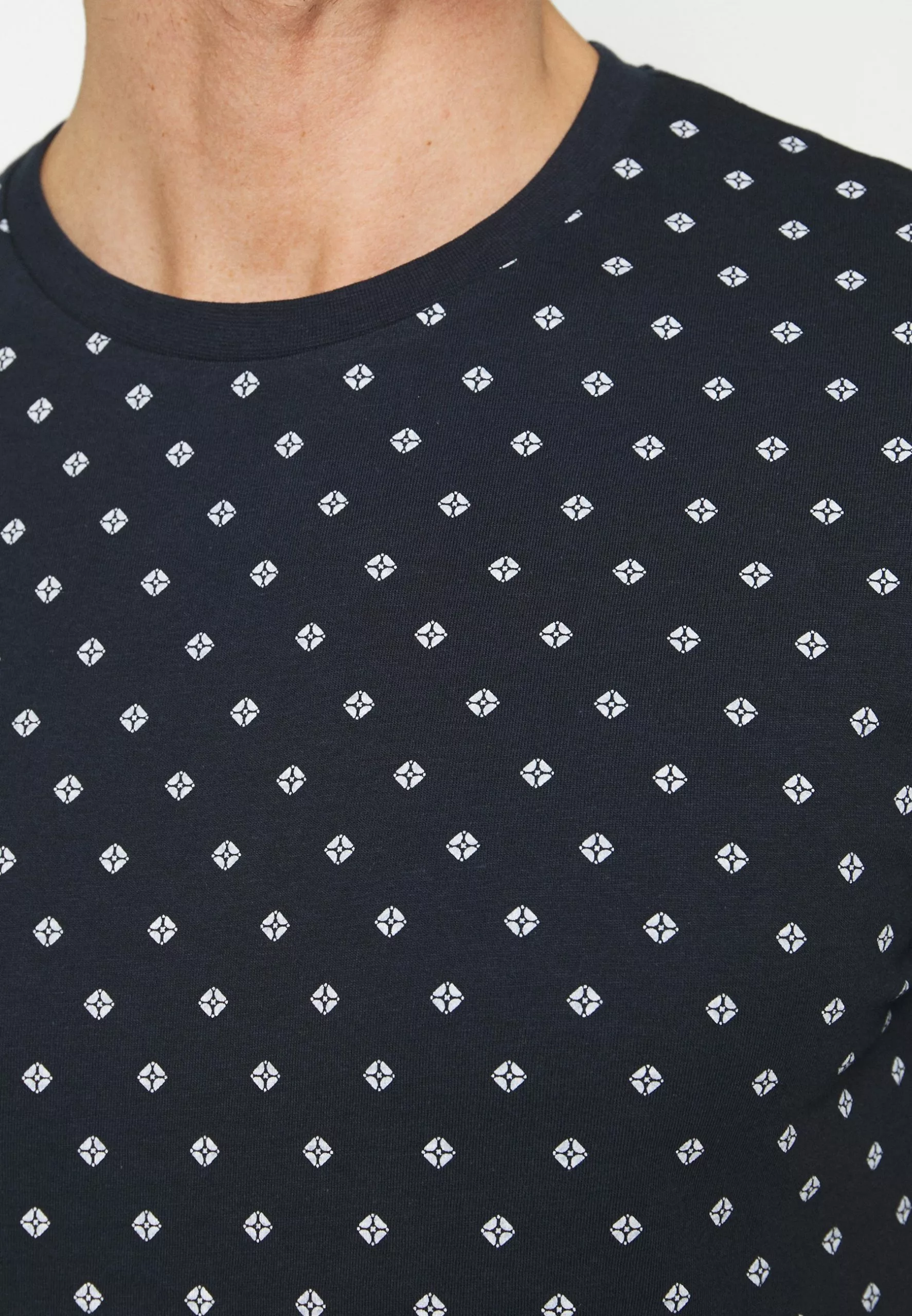 Pier One 3 Pack - Print T-Shirt - White/Dark Blue/Red 7 Pier One 3 Pack - Print T-Shirt - White/Dark Blue/Red - Image 7