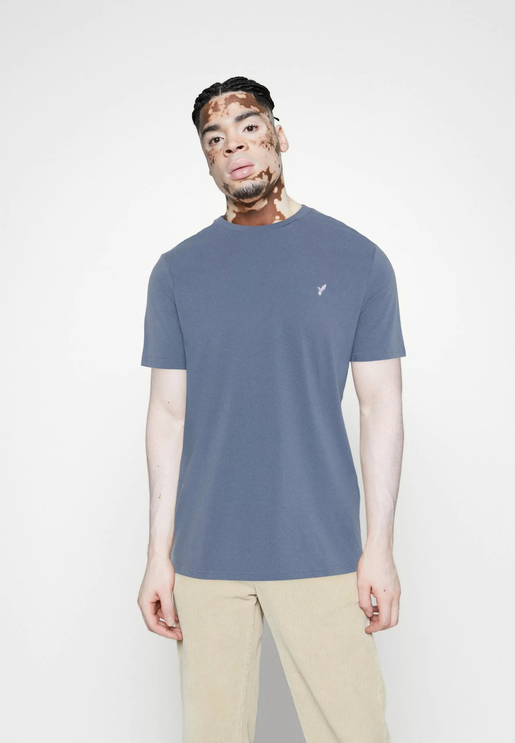 Pier One 3 Pack - Basic T-Shirt - White/Dark Blue/Blue 2 Pier One 3 Pack - Basic T-Shirt - White/Dark Blue/Blue - Image 2