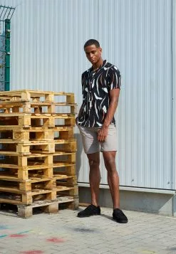 Pier One Contemporary Art Regular Resort- Shirt - Black