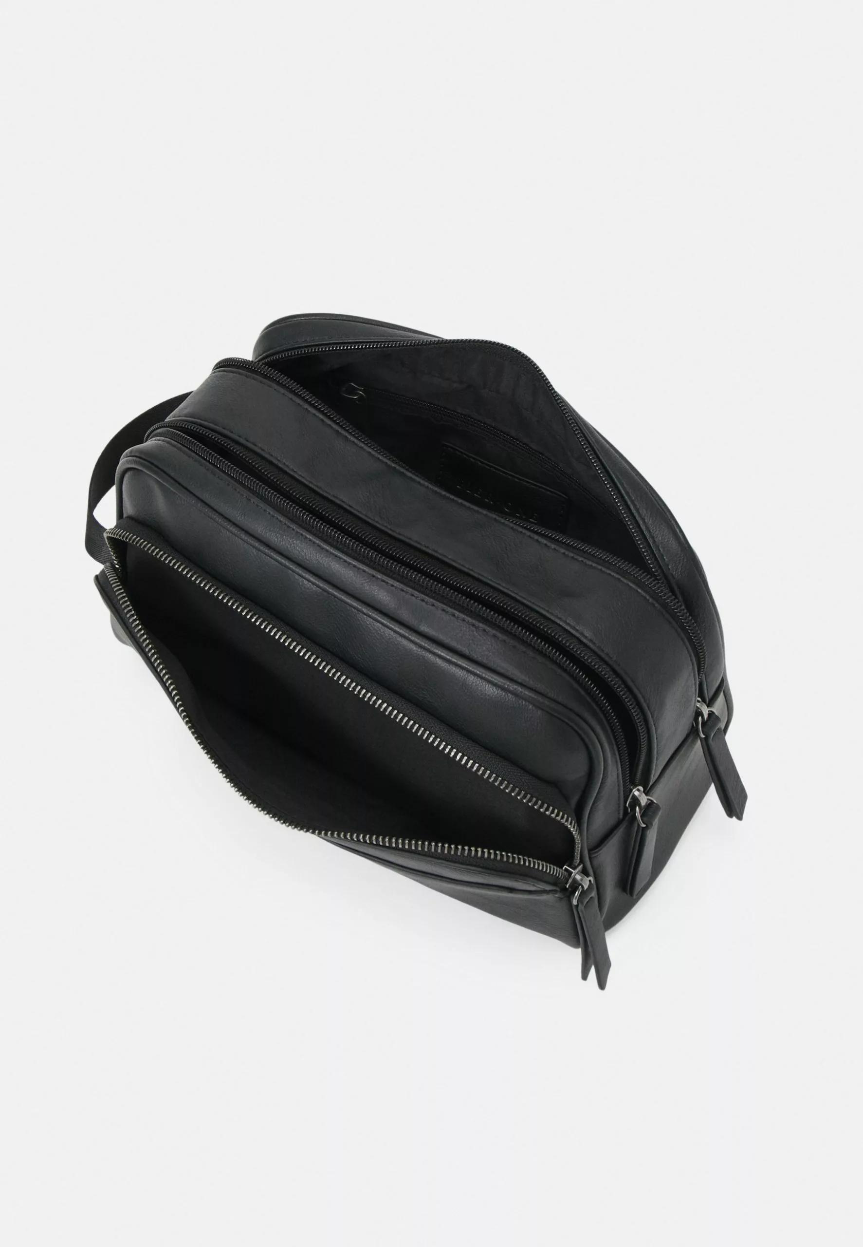 Pier One Wash Bag - Black 3 Pier One Wash Bag - Black - Image 3