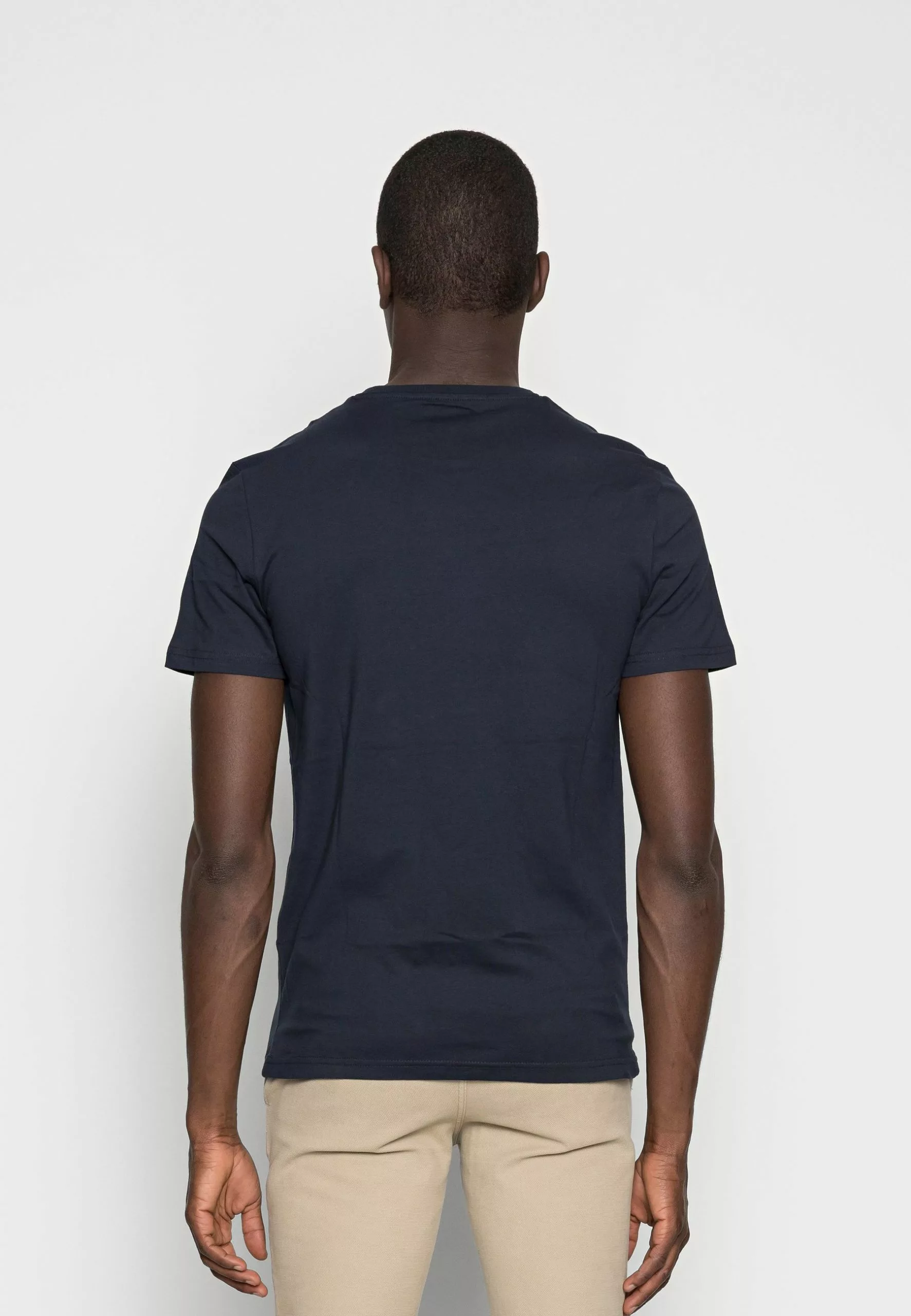 Pier One 5 Pack - Basic T-Shirt - Dark Blue/Grey/Khaki 3 Pier One 5 Pack - Basic T-Shirt - Dark Blue/Grey/Khaki - Image 3