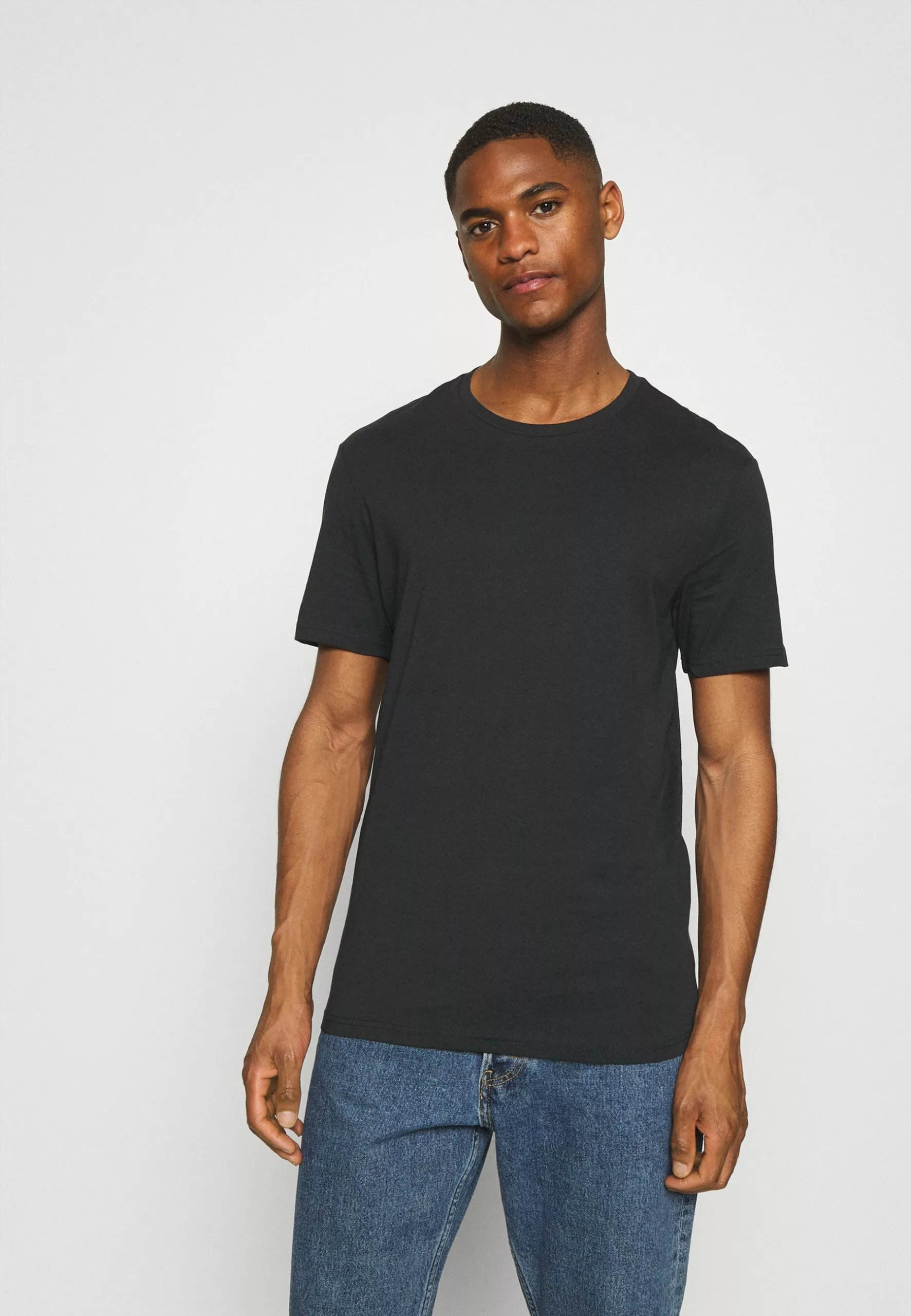 Pier One 5 Pack - Basic T-Shirt - Black/White/Light Grey 4 Pier One 5 Pack - Basic T-Shirt - Black/White/Light Grey - Image 4