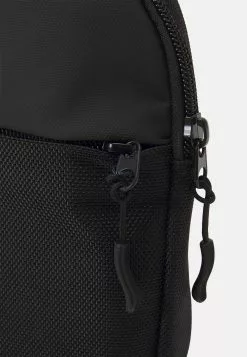 Pier One Unisex - Bum Bag - Black 7 Pier One Unisex - Bum Bag - Black -Pier One Shop 9c5a697cab8d48a490aa692cba6acdd4
