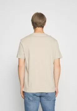 Pier One 3 Pack - Basic T-Shirt - Dark Blue/Beige/Dark Brown 9 Pier One 3 Pack - Basic T-Shirt - Dark Blue/Beige/Dark Brown -Pier One Shop 9df0fb4c9545425fbbb746b4fa5cf030
