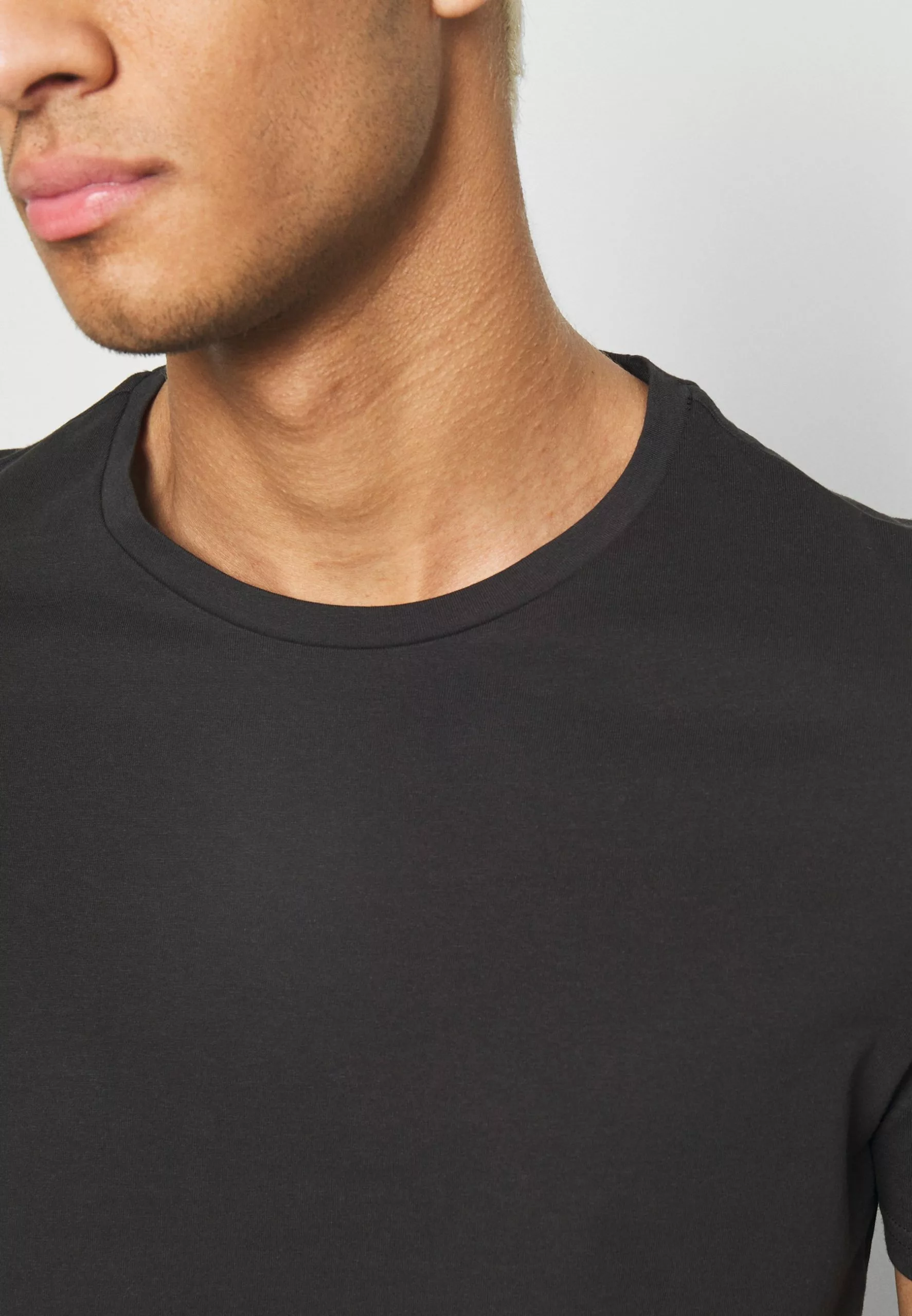 Pier One 7 Pack - Basic T-Shirt - Black 6 Pier One 7 Pack - Basic T-Shirt - Black - Image 6