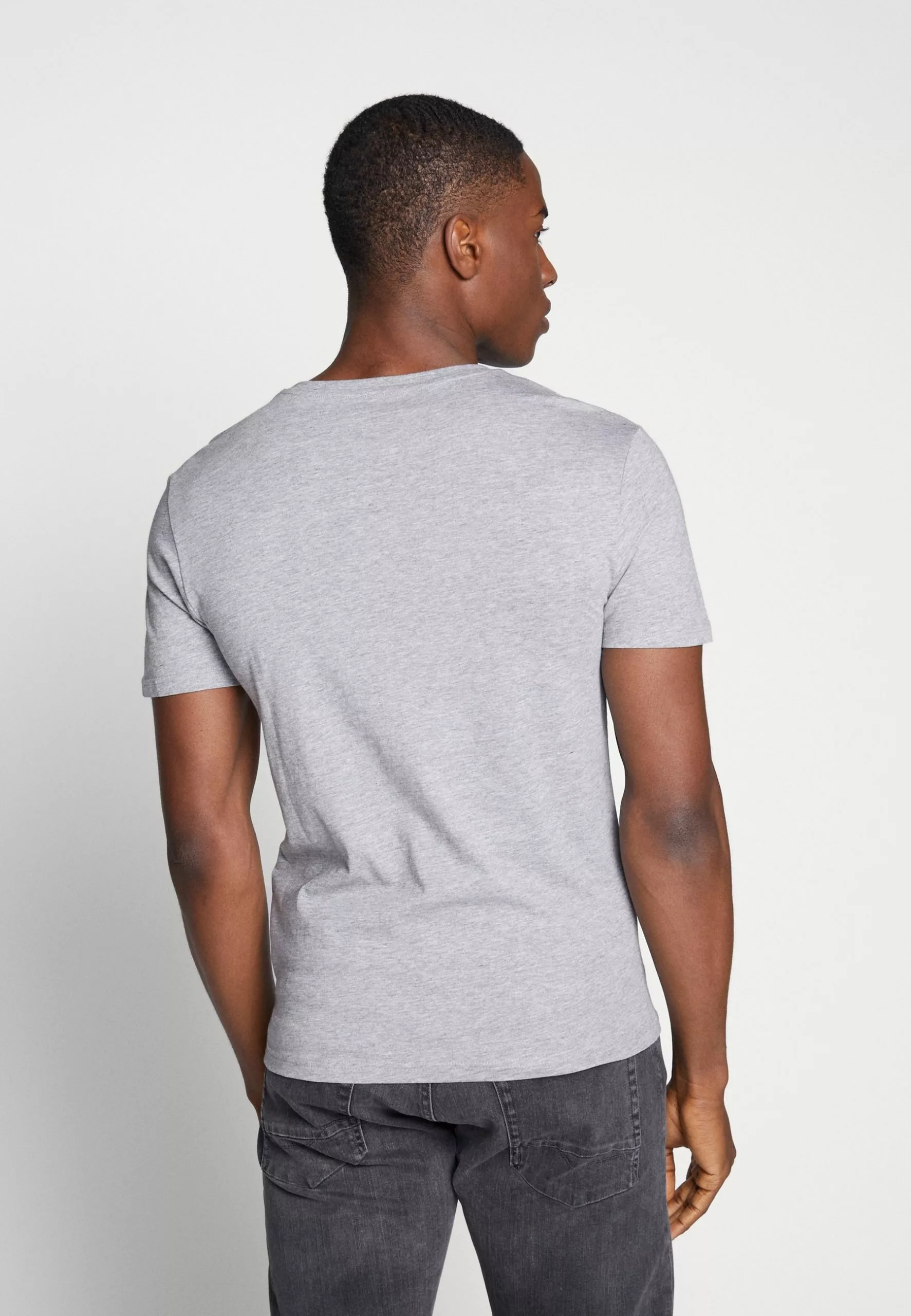 Pier One 3 Pack- Basic T-Shirt - Black, Grey, Green 4 Pier One 3 Pack- Basic T-Shirt - Black, Grey, Green - Image 4