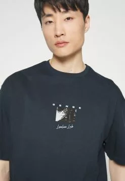 Pier One Sense Tee- Print T-Shirt - Dark Blue 13 Pier One Sense Tee- Print T-Shirt - Dark Blue -Pier One Shop b603fa303cad41eca4bdbcf3153eb53e