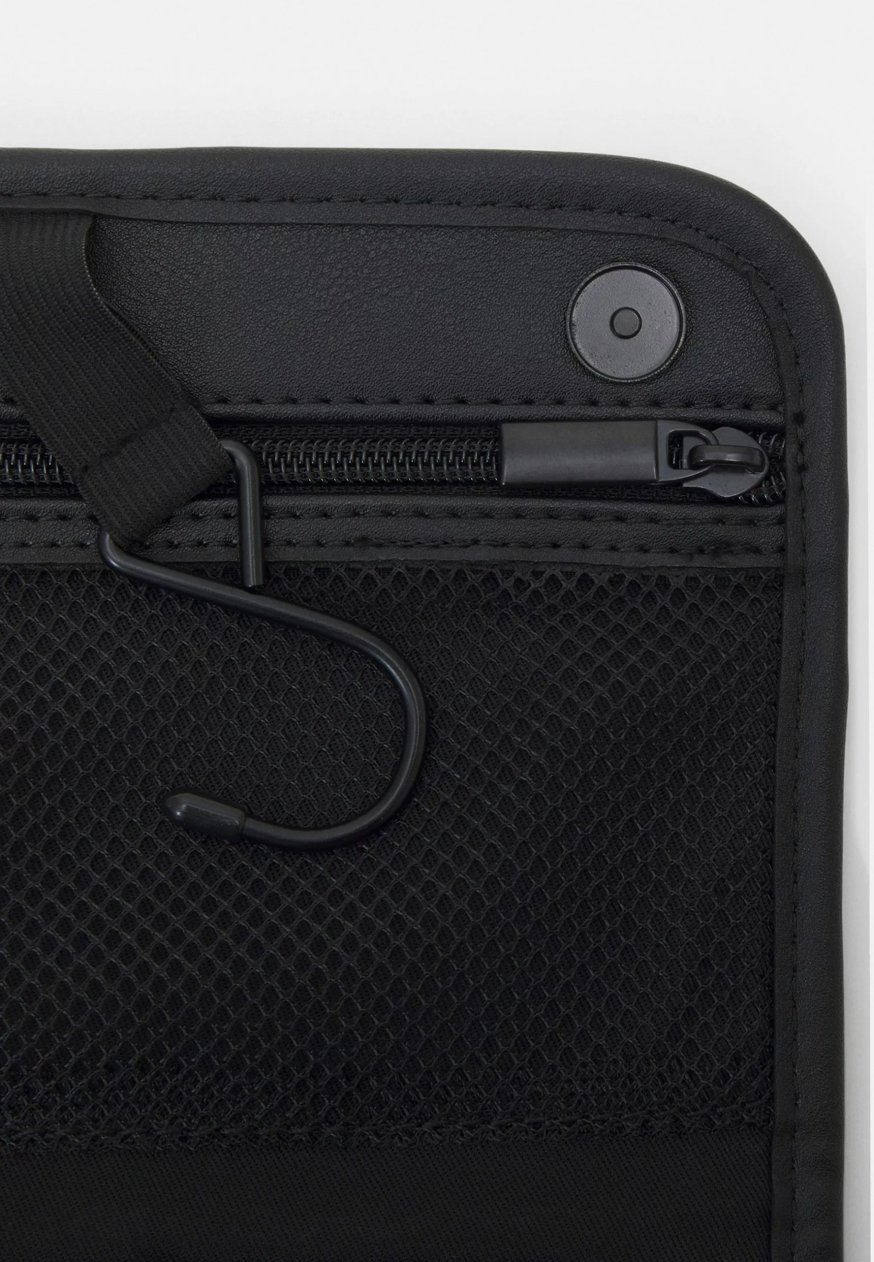 Pier One Unisex - Wash Bag - Black 6 Pier One Unisex - Wash Bag - Black - Image 6