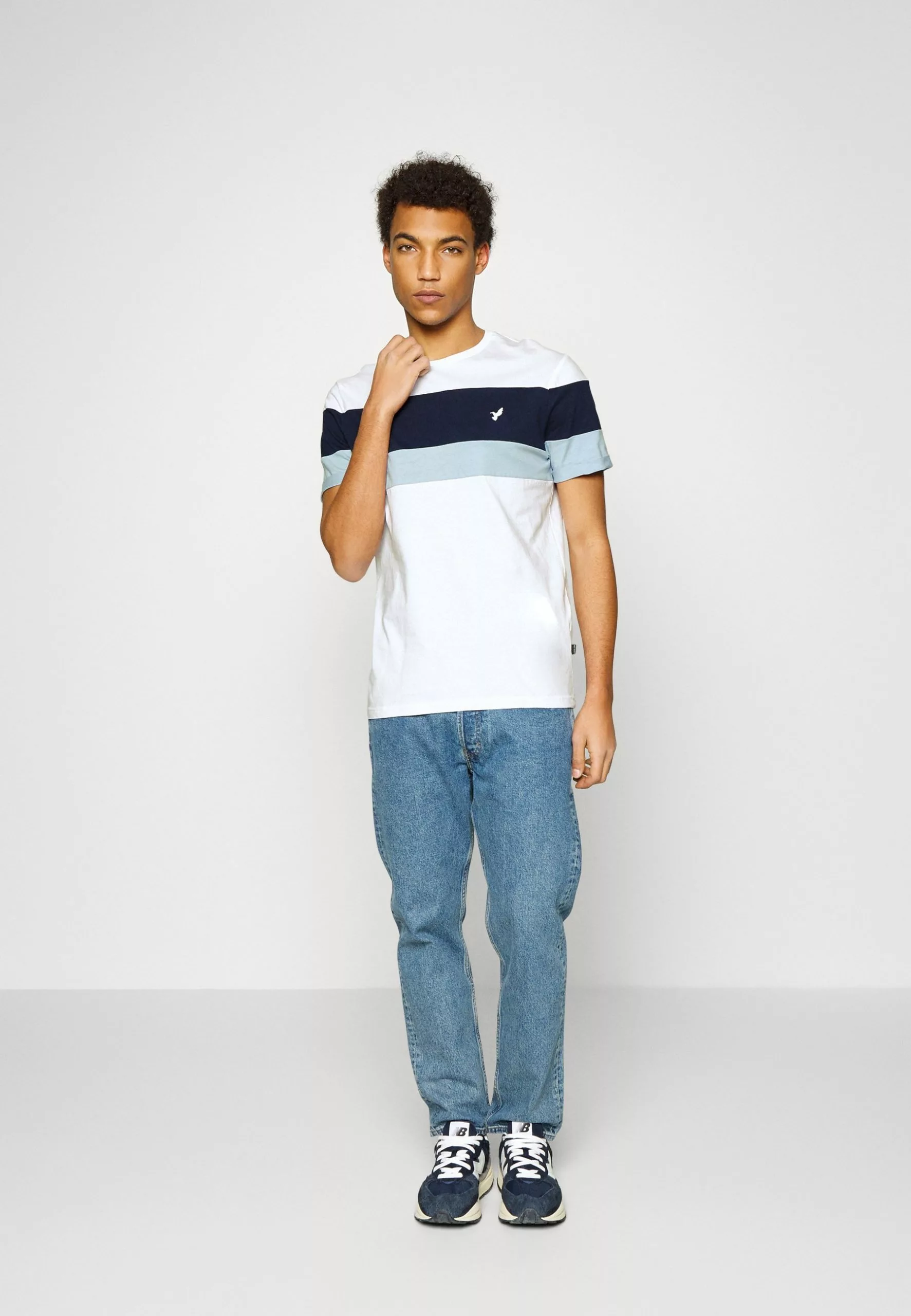 Pier One Print T-Shirt - White/Blue 2 Pier One Print T-Shirt - White/Blue - Image 2