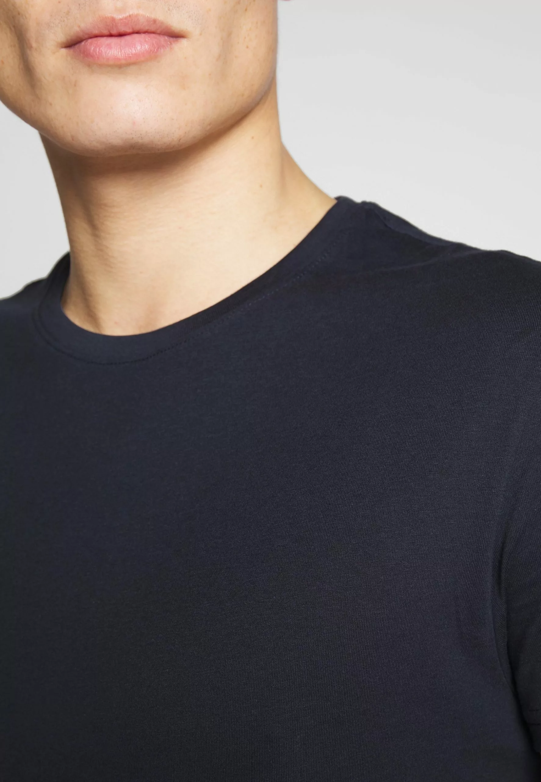 Pier One 2 Pack - Basic T-Shirt - White/Dark Blue 6 Pier One 2 Pack - Basic T-Shirt - White/Dark Blue - Image 6