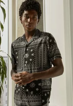 Pier One Unisex - Shirt - Black 9 Pier One Unisex - Shirt - Black -Pier One Shop f1f41040afc04553bf31d58a923943f8