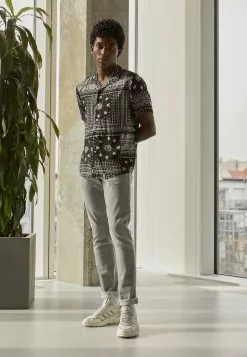 Pier One Unisex - Shirt - Black