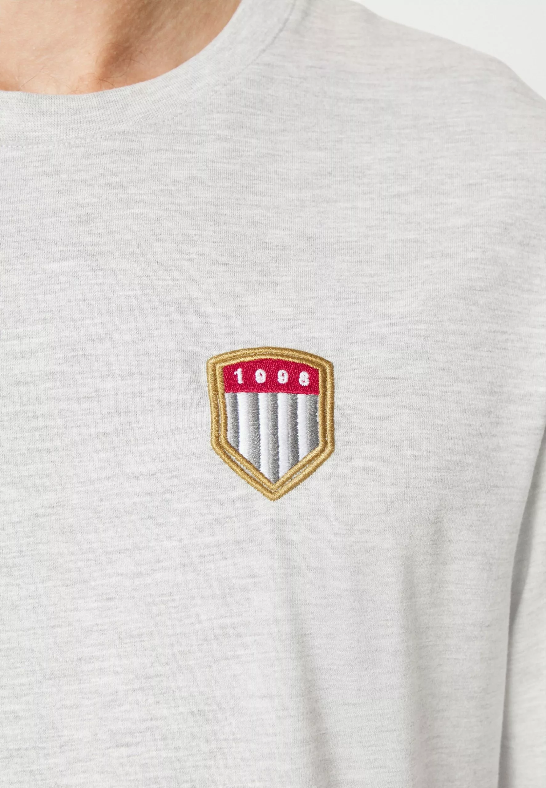 Pier One Print T-Shirt - Light Grey 5 Pier One Print T-Shirt - Light Grey - Image 5