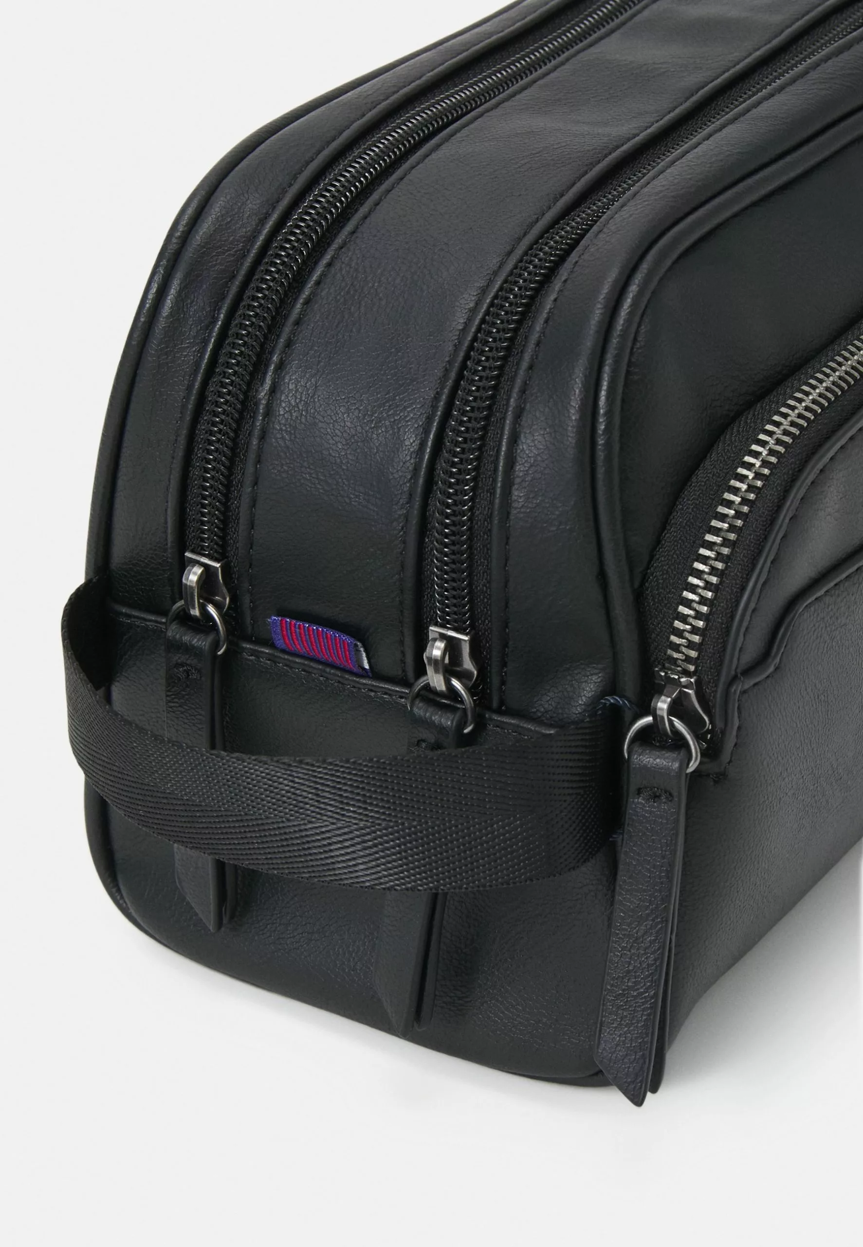 Pier One Wash Bag - Black 4 Pier One Wash Bag - Black - Image 4